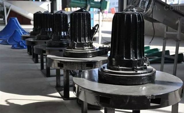 沉水式曝氣機.jpeg 沉水式曝氣機.jpeg